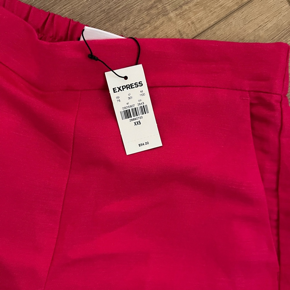 Express hot pink high waisted shorts nwt size xxs. - Picture 3 of 3